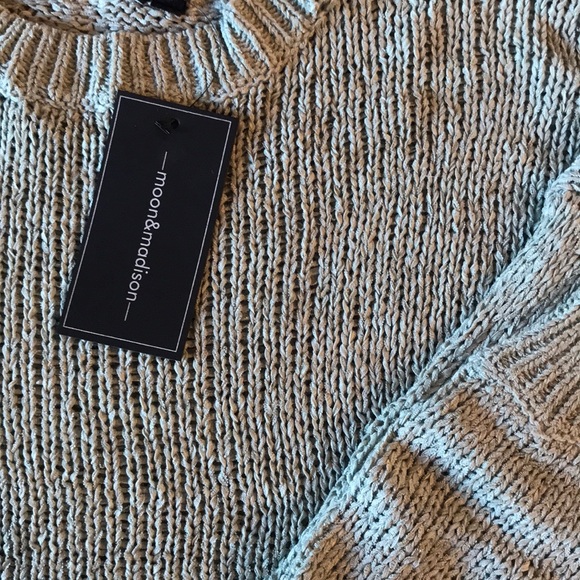 Cropped light knit sweater - Picture 2 of 2